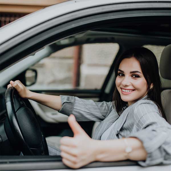 Conductora al volante